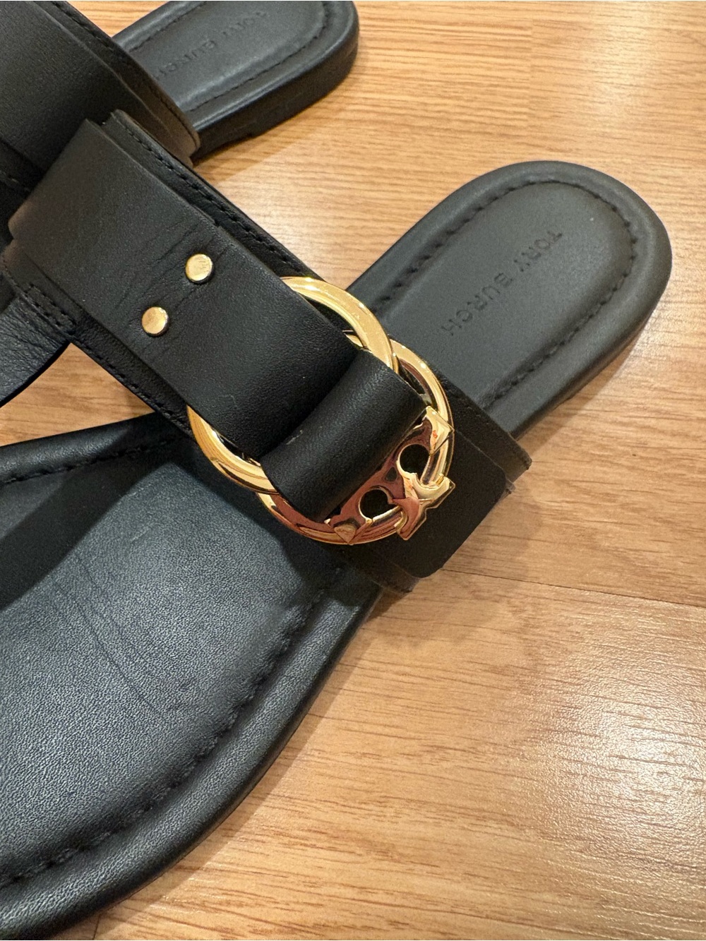 Tory Burch Black Leather Thong Sandals with Gold Chain Accent - Picture 3 of 6